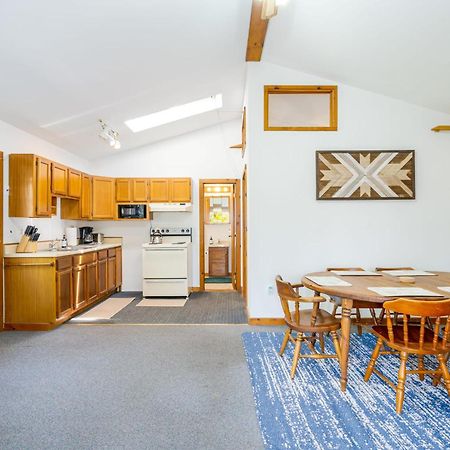 River Access Cabin With Hot Tub, Fire Pit, & Wifi! Morton Grove Eksteriør billede