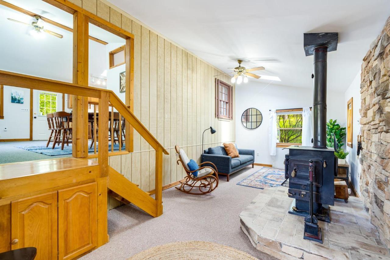 River Access Cabin With Hot Tub, Fire Pit, & Wifi! Morton Grove Eksteriør billede