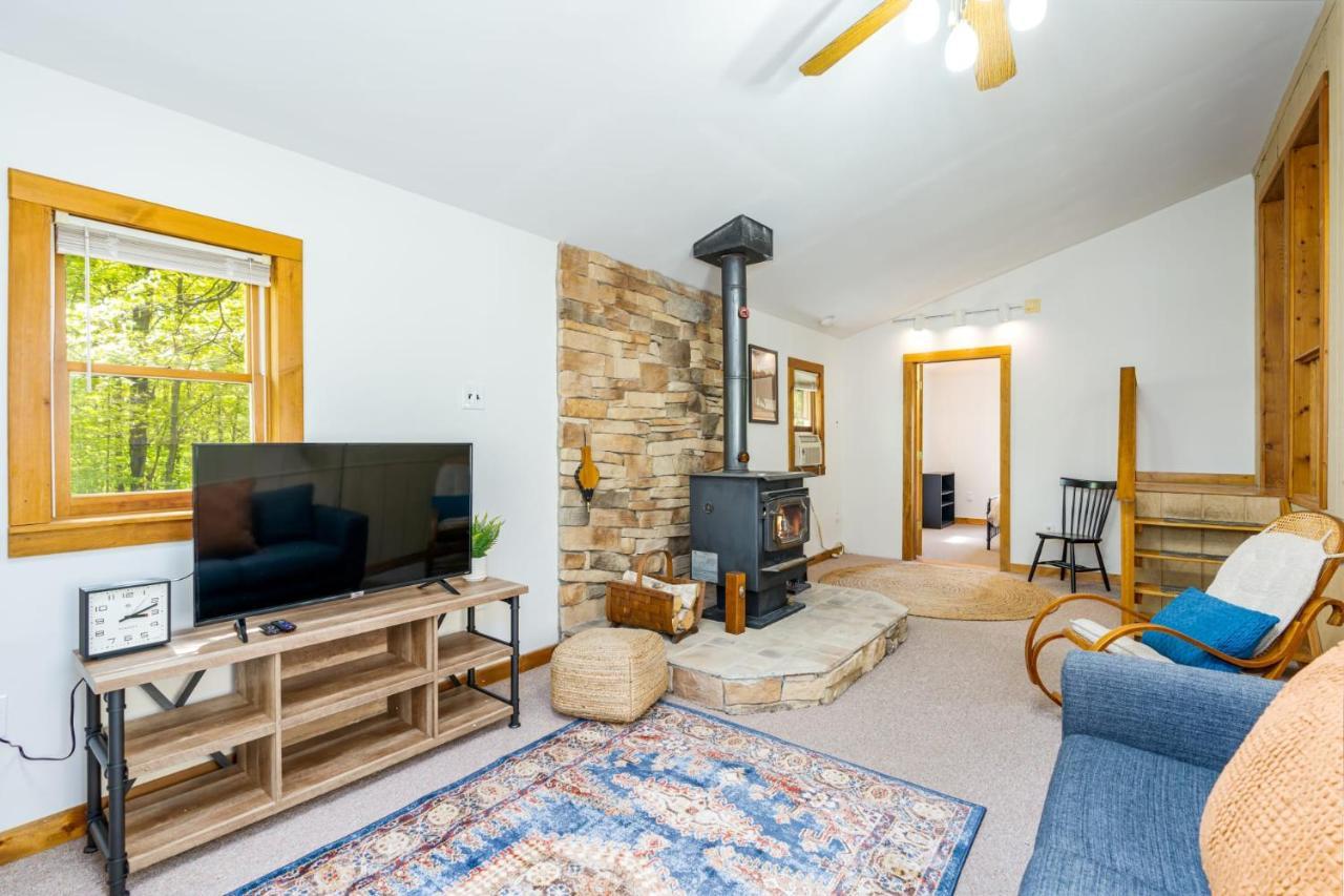 River Access Cabin With Hot Tub, Fire Pit, & Wifi! Morton Grove Eksteriør billede