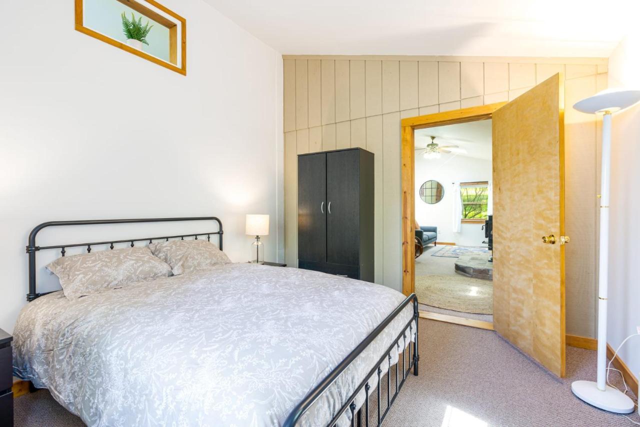 River Access Cabin With Hot Tub, Fire Pit, & Wifi! Morton Grove Eksteriør billede