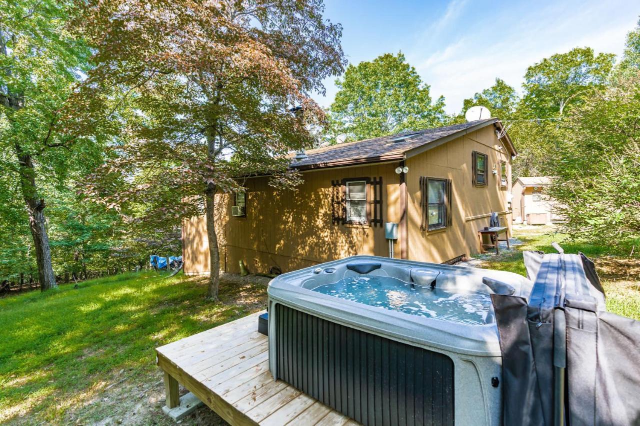 River Access Cabin With Hot Tub, Fire Pit, & Wifi! Morton Grove Eksteriør billede